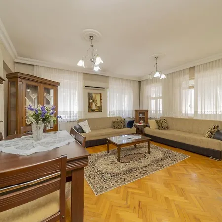 Cozy Flat W Balcony 10 Min To In * Antalya